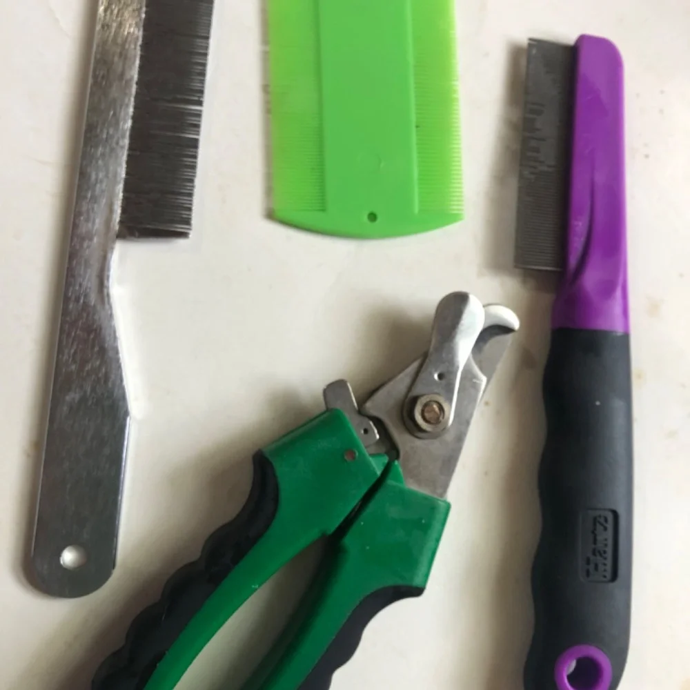 PET GROOMING TOOLS lot of 4 --Twinco, Hartz, Pet suppy+